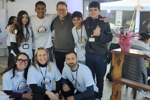 A EQUIPE DA RADIO OSÓRIO ENCONTRA-SE COM O ESCRITOR CAIO RITER